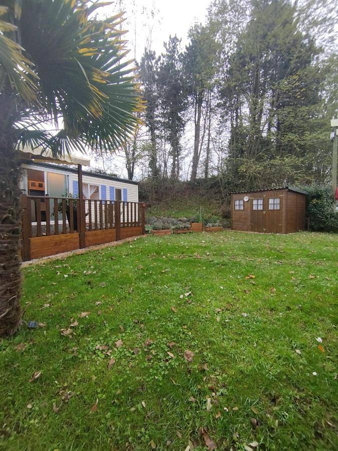 Camping pour 6 personnes, avec jardin ainsi que piscine et vue, animaux acceptés