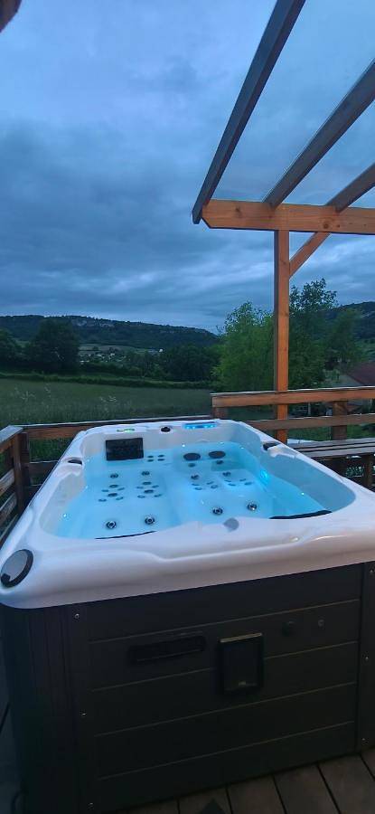 Maison de vacances pour 4 personnes, avec Jacuzzi et Terrasse ainsi que Sauna et Vue