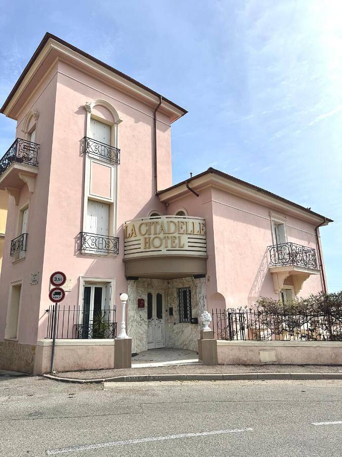 Hôtel pour 2 personnes, avec Jardin et Vue dans Office De Tourisme De Villefranche Sur Mer