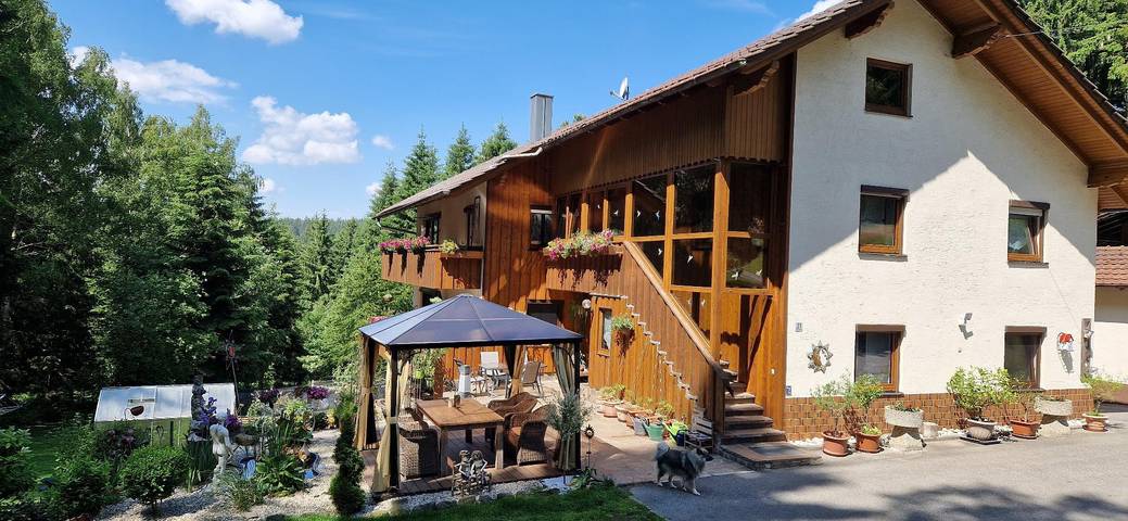 Ferienwohnung für 5 Personen, mit Balkon/Terrasse und Garten in Lam