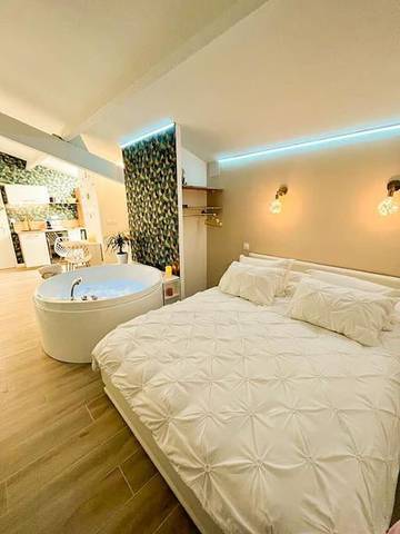 Gîte pour 2 personnes, avec jacuzzi et balcon dans Plage du Grau d'Agde