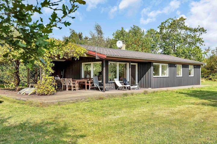 Ferieudlejning for 6 personer, med Terrasse i Holbæk