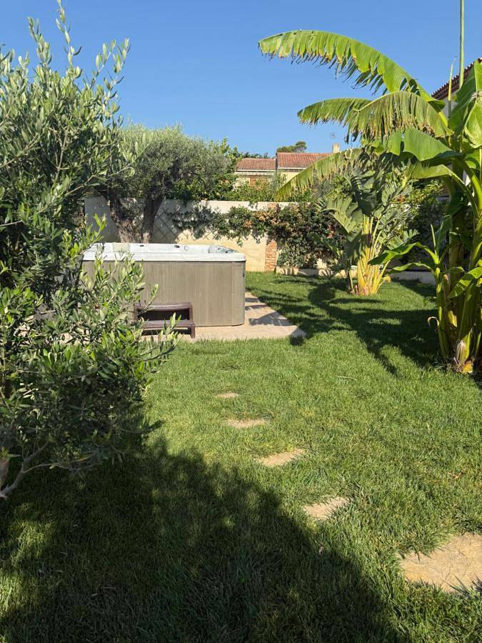 Chambre d’hôte pour 4 personnes, avec vue ainsi que terrasse et jardin à la La Ciotat