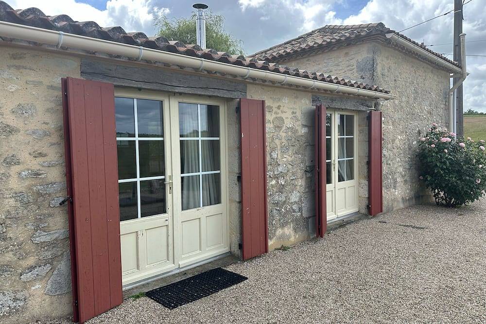 Gîte amongst the vines in Esclottes, Région de Marmande