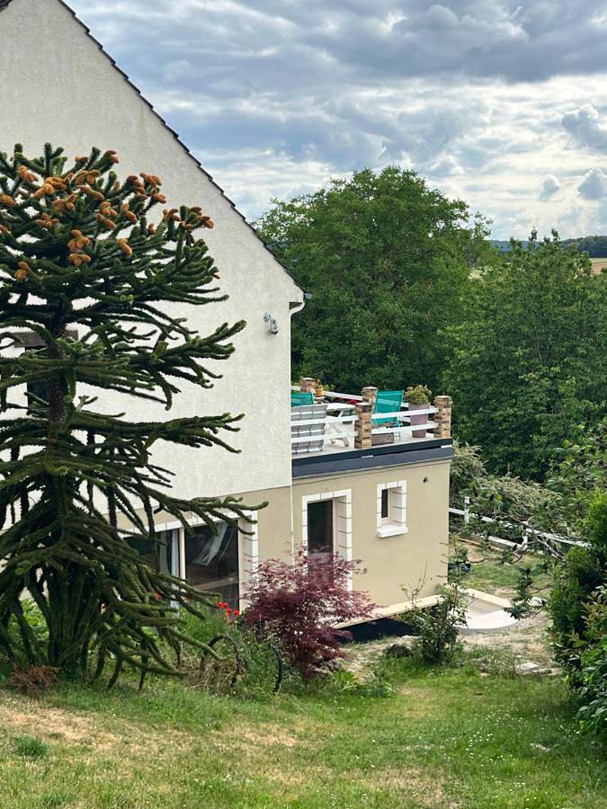 Location de vacances pour 6 personnes, avec vue ainsi que balcon et piscine à Airion