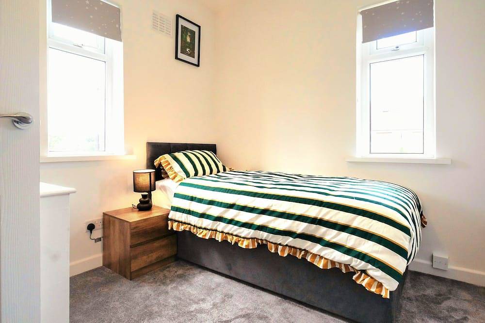 Comfy Spacious Home Near Preston City Centre - Sleeps 7 in Preston, Lancashire