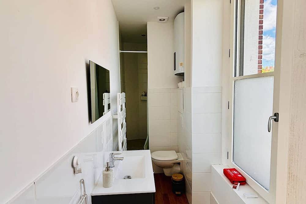 Entire apartment, Xxxxxxxxxxxxxxxxxxxxxxxxxxxxxxxxxxxxxxxxxxxxx in Gien, Montargis region