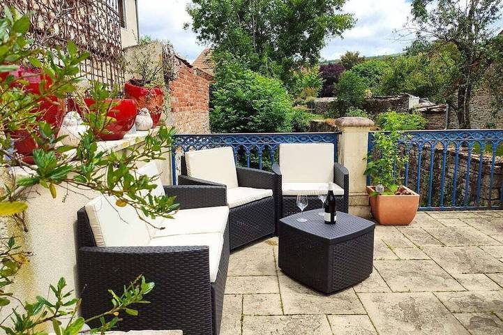 Location de vacances pour 6 personnes, avec terrasse à Nolay