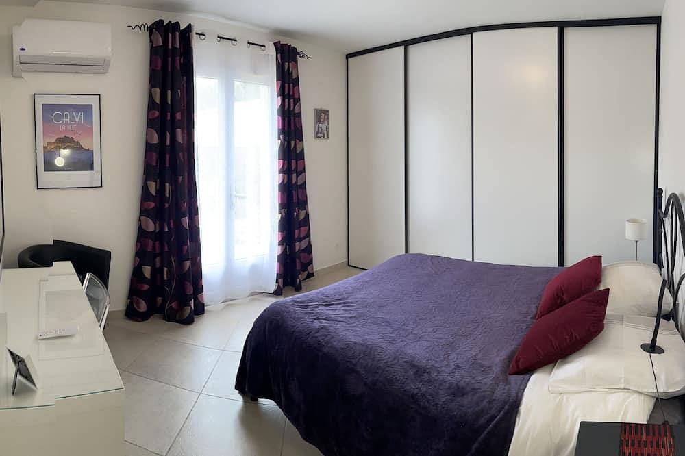 Maison spacieuse, calme, ombragée, climatisée, piscine privée, vue mer montagne in Monticello, Région de Calvi