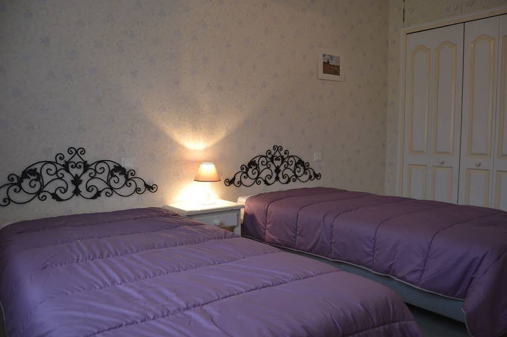 Air-conditioned villa, private pool 100m from the start of the Mont Ventoux climb in Malaucène, Parque natural regional del Mont Ventoux