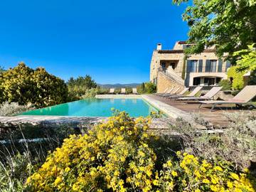 Location de vacances pour 10 personnes, avec jardin à Roussillon