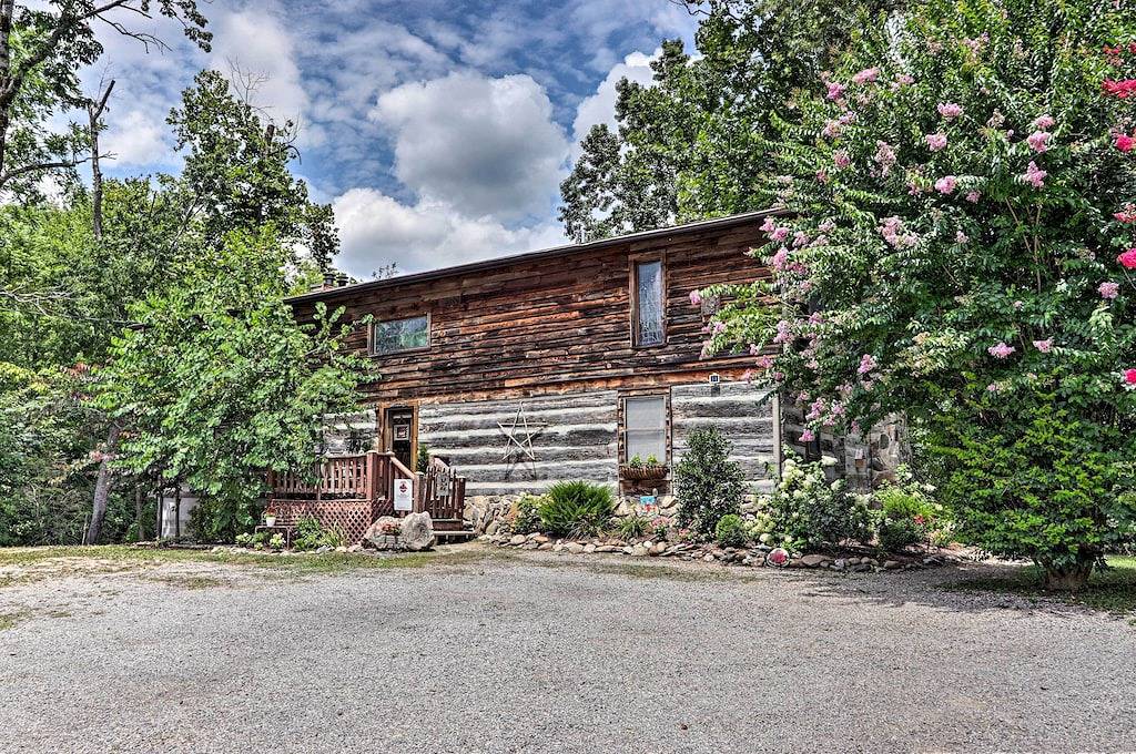 Ganze Wohnung, Fire Pit & Deck! Cozy Smoky Mtn Retreat on River in Townsend, Blount County