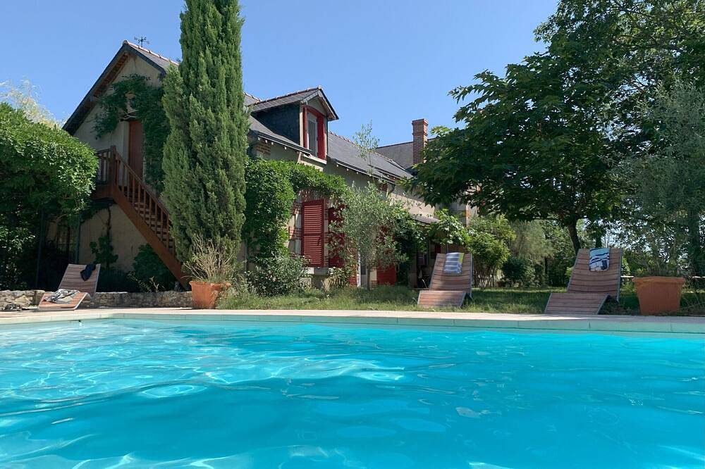 Zimmer mit beheiztem Pool im Brenne-Naturpark in Le Blanc und Umgebung