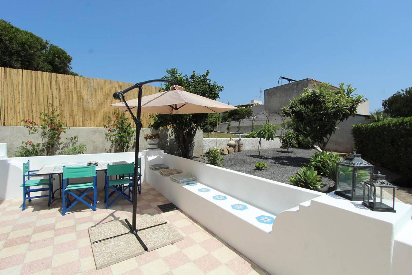 Villa 'La Casa Bianca' con Terraza Privada, Wi-Fi y Aire Acondicionado in Lipari