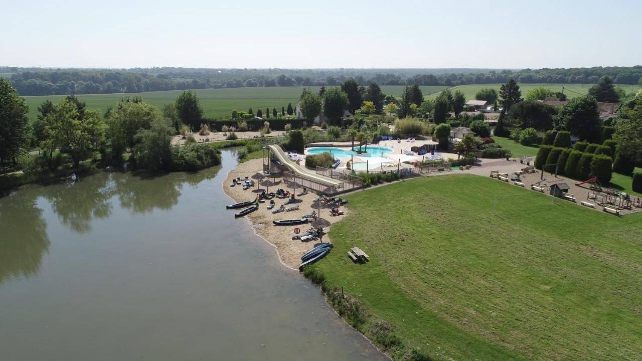Mobil Home 4 chambres - Camping à Gien in Poilly-lez-Gien, Région de Montargis