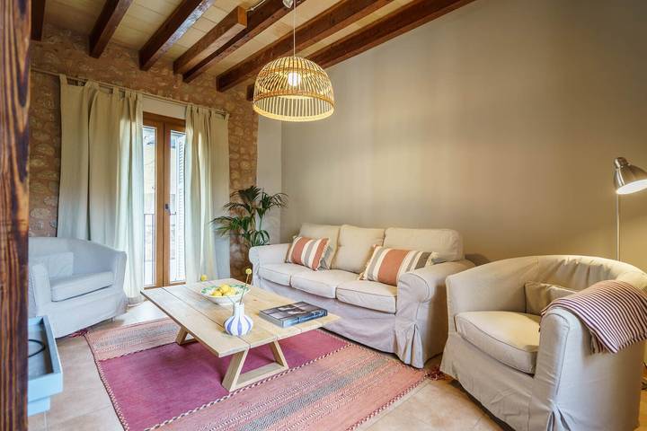 Precioso adosado con terraza, vistas a la montaña, aire acondicionado y Wi-Fi in L'Horta, Sóller