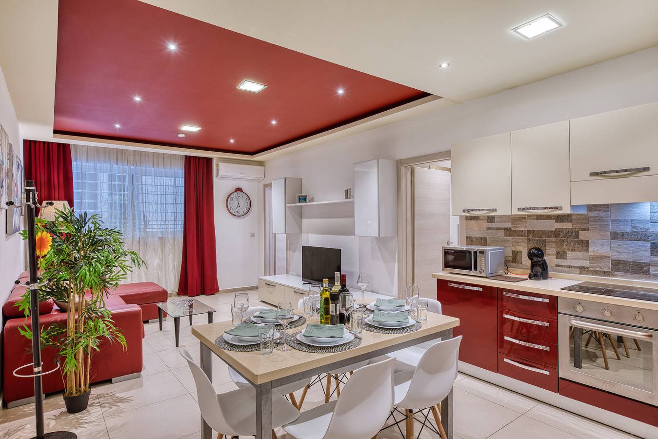 Entire apartment, Holiday apartment for 6 people with balcony in Tas-Sliema, Malta Island