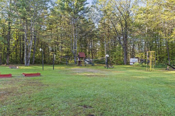 Vacation rental for 6 people, with pool in Queensbury