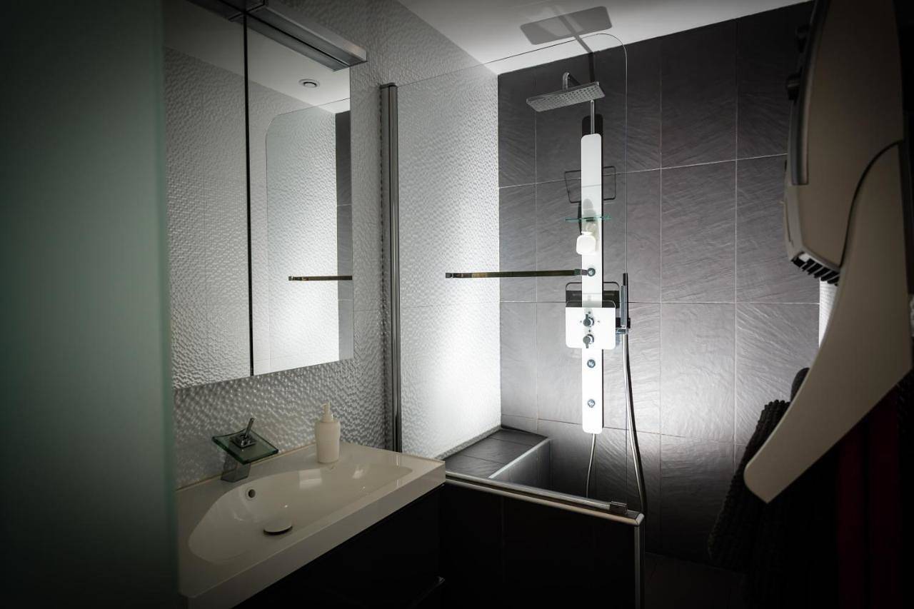 Chambres d'hotes Deluxe Jacuzzi Mas de l'Etoile in Saint-Laurent-d'Aigouze, Côte méditerranéenne (France)