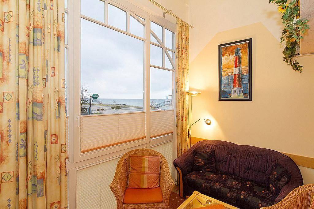 Ganze Wohnung, Hundefreundliche Ferienwohnung mit Terrasse in erstklassiger Lage an der Ostsee in Ostseebad Kühlungsborn, Kühlungsborn