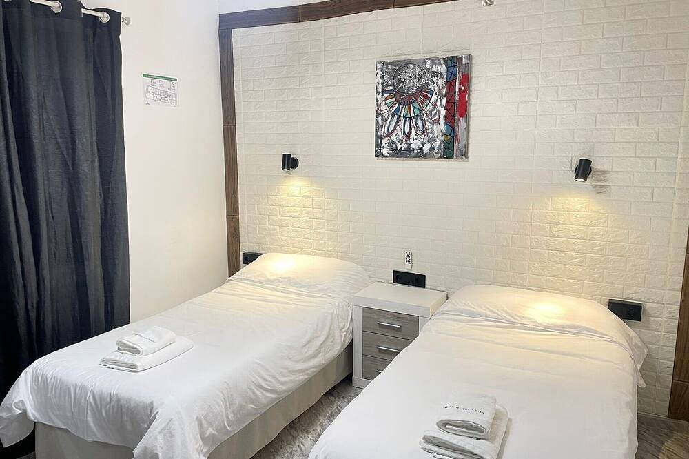Habitación Doble Interna con dos Camas Individuales, Baño Privado in Arganda del Rey, La Alcarria