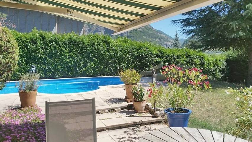 Appartement de vacances pour 4 personnes, avec vue ainsi que jardin et piscine, animaux acceptés