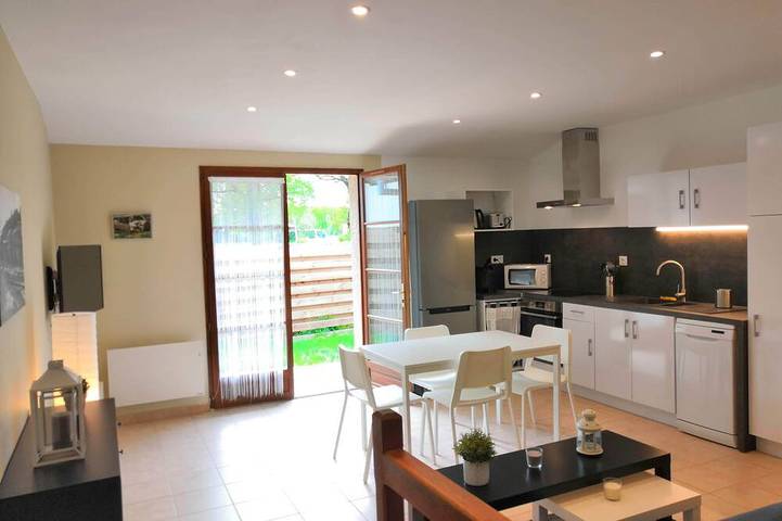 Location de vacances pour 4 personnes, avec jardin à Bouligneux