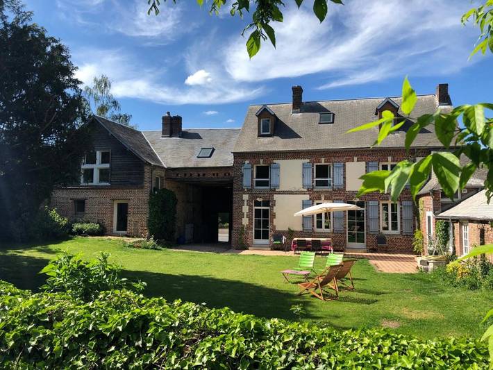 Gîte pour 10 personnes, avec piscine et terrasse à Beaumont-les-Nonains