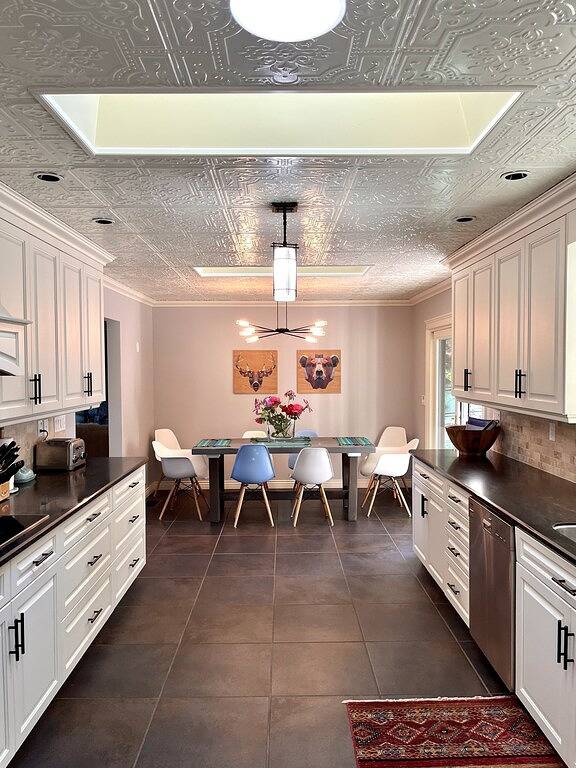 Magical Farm Villa with Heated Salt Water Pool in North Cowichan, Cowichan Valley Regional District