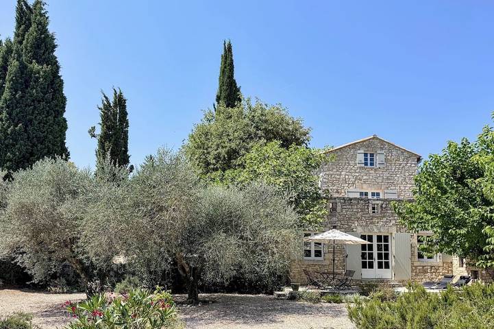 Location de vacances pour 4 personnes, avec terrasse et jardin, animaux acceptés à Le Garn