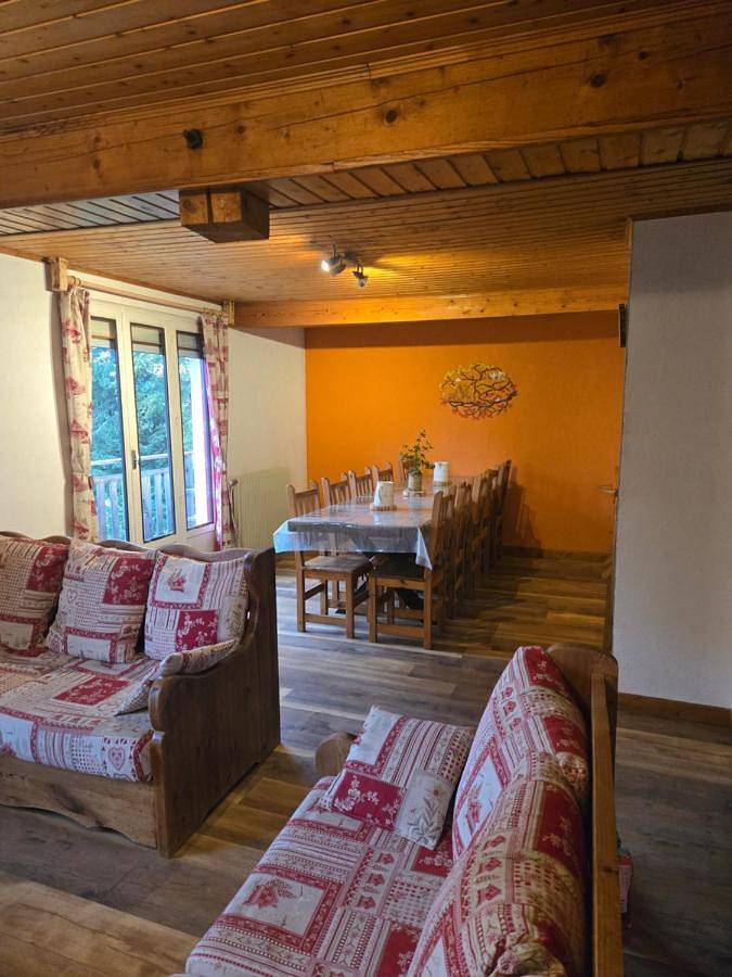 Gîte pour 10 personnes, avec Balcon et Terrasse ainsi que Vue sur le lac et Vue à Foncine-le-Bas