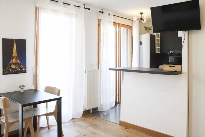Ganzes Studio, Cosy studio with balcony right next to Paris in Ivry-sur-Seine, Val-de-Marne
