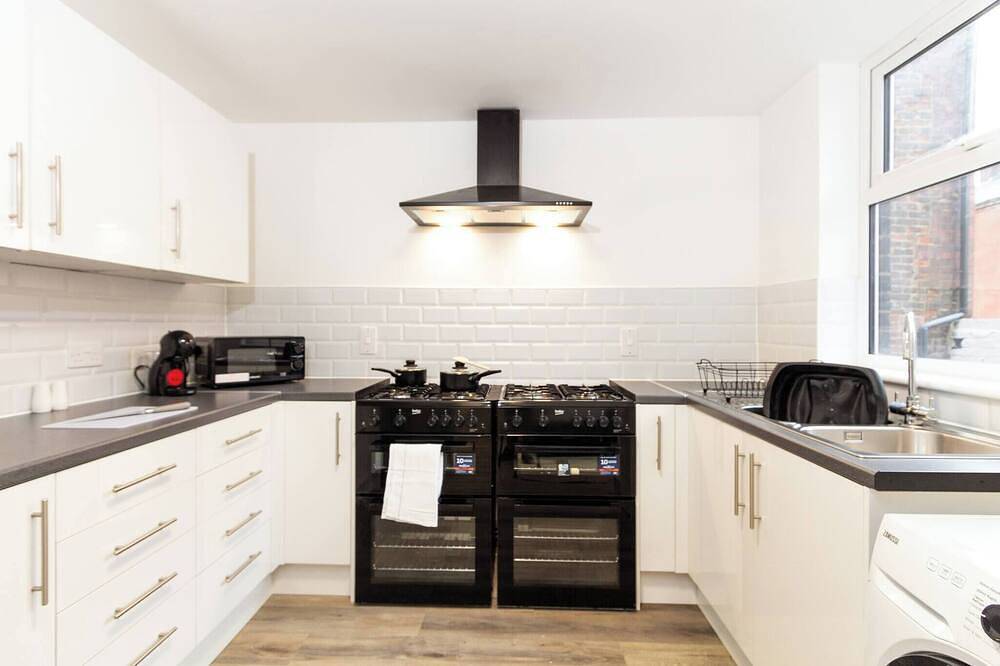 Cosy Large Ensuite Room in the Heart of Oldham in Greater Manchester