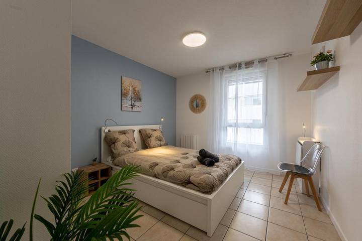 Gîte pour 4 personnes, avec terrasse à Ville-la-Grand - 2