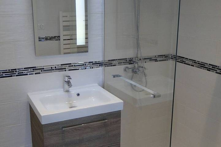 Appartement entier, Gîte 1805Bis Montagnes du Jura avec Spa et Sauna classé 3 étoiles in Foncine-le-Haut, Parc naturel régional du Haut-Jura