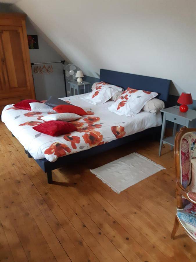 Location de vacances pour 2 personnes, avec Balcon et Terrasse ainsi que Jardin et Vue à Saint-Urbain