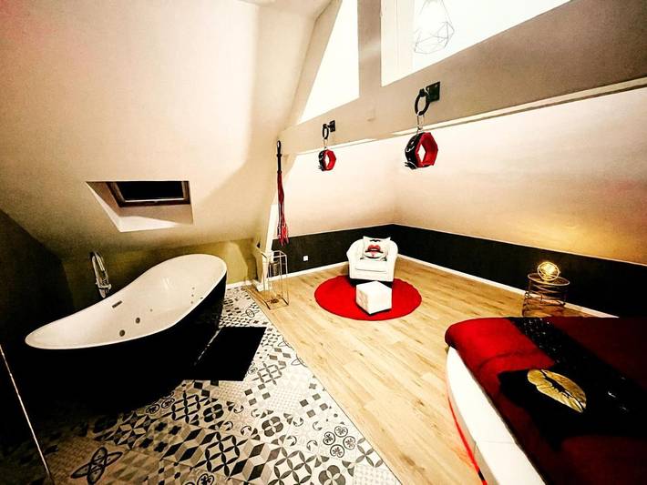 Hôtel pour 2 personnes, avec Jacuzzi et Terrasse à Douchy-les-Mines