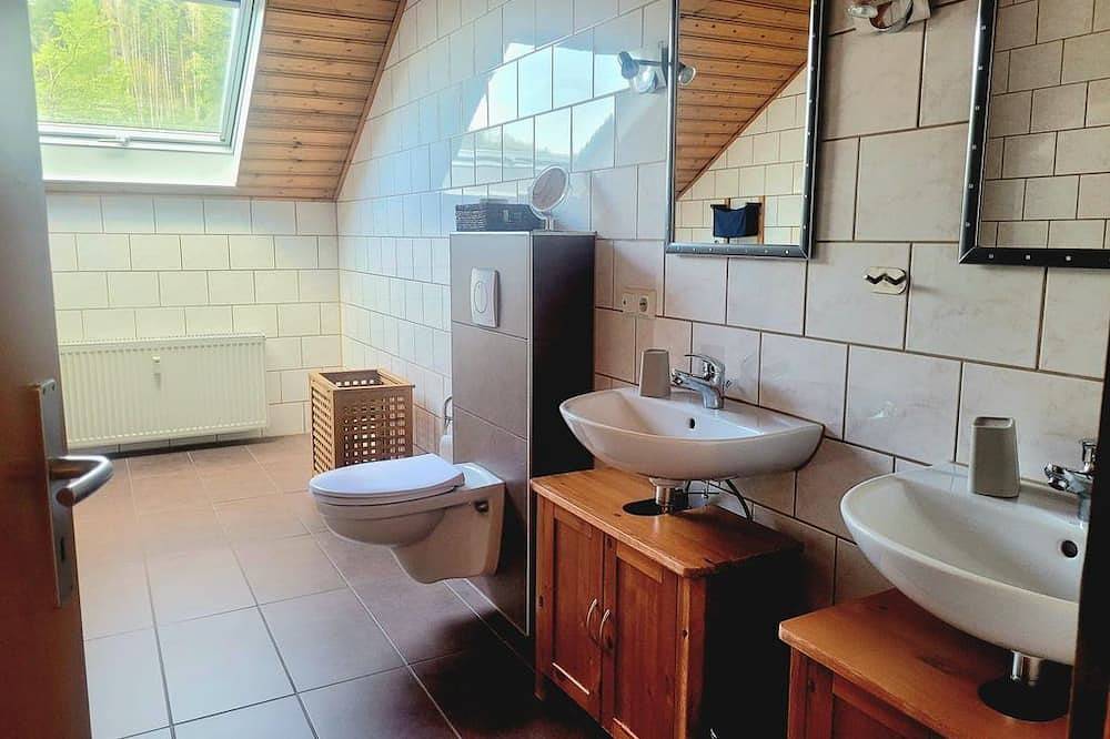 Ganze Wohnung, Ferienwohnung \"Storchennest\" - Haus Wilder Hunsrück in Schmißberg, Saar-Nahe-Bergland