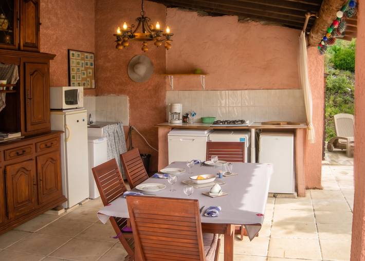 Entire apartment, Apartment with shared pool in Roquefort-la-Bédoule - 50m² in Roquefort-la-Bédoule, Marseille region