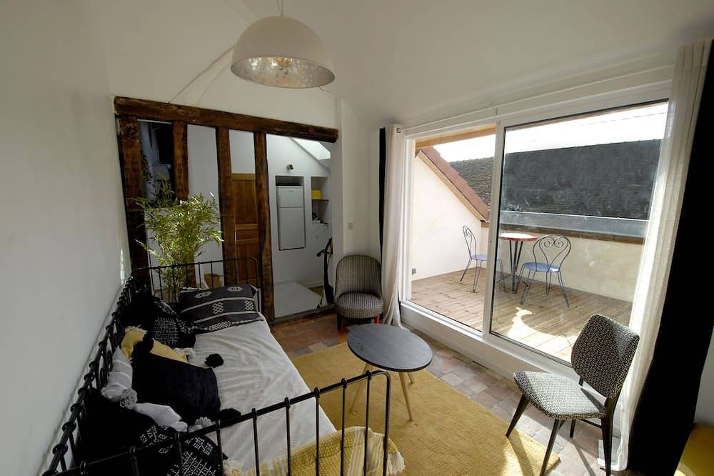 Entire apartment, Charming Apartment With Terrace Montargis Center in Montargis, Montargis region