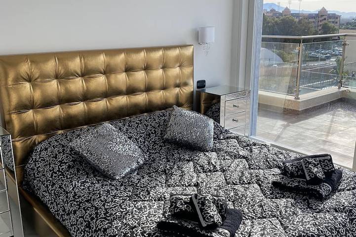 Ganze Wohnung, Exclusive Luxury Poetto-Panoramic Penthouse in Cagliari, Campidano