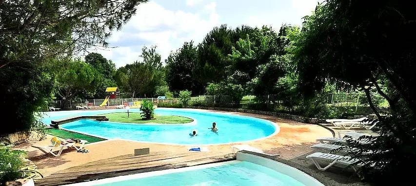 Villa blanche Privilège, 6 ch - 4 Sdb -Tv 12 personnes in Saint-Sozy, Quercy