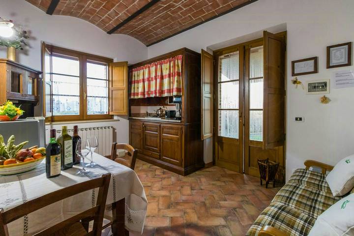 Gîte pour 2 personnes, avec terrasse et jardin, adapté aux familles à Castiglione del Lago - 4