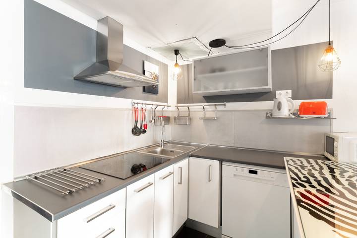 Entire studio, Studio 'Estudio Yumbo Playa Del Ingles' with Shared Pool, Wi-Fi, and Air Conditioning in Maspalomas, San Bartolomé de Tirajana