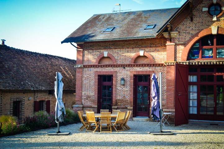 Location de vacances pour 5 personnes, avec terrasse ainsi que vue et jardin à Pierrefitte-sur-Sauldre - 2