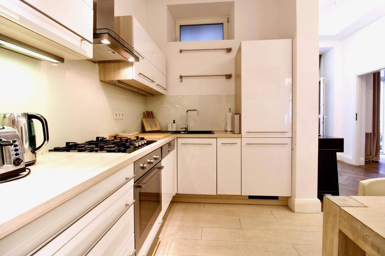 Apartamento inteiro, Urban Oasis in Neubau with Cozy Fireplace in Viena, Danúbio Baixa Áustria