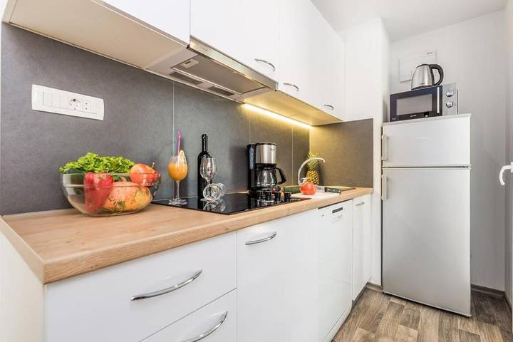 Camping für 2 Personen, mit Terrasse in Funtana - 4