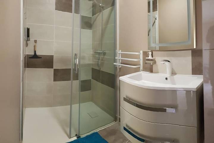 Location de vacances pour 6 personnes, avec terrasse et jardin à Corme-Écluse - 2