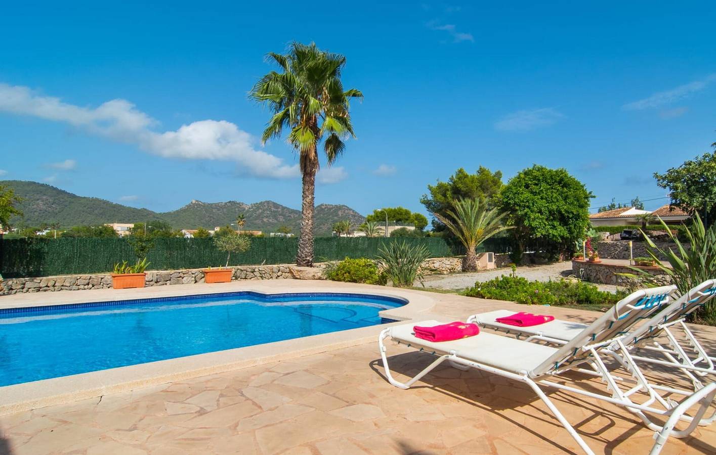 Gemütliche Wohnung mit Terrasse und Pool, 900m zum Strand Sa Marjal in Port Nou, Son Servera