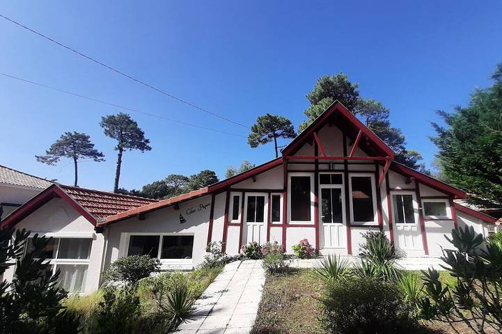 Location de vacances pour 10 personnes, avec terrasse et jardin dans Plage de l'Ermitage